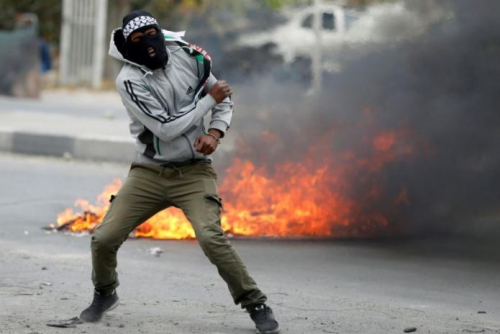 وزارة الصحة الفلسطينية : مقتل فلسطينيين اثنين وإصابة عشرات باحتجاجات ضد أمريكا