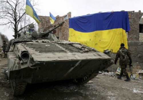 واشنطن تعتزم زيادة مساعداتها العسكرية لأوكرانيا للتمكن من الدفاع عن “سيادته” على أراضيه