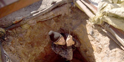 مغاربة يبحثون عن الحياة داخل 'مناجم الموت'