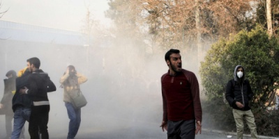 صخب الاحتجاجات في إيران يعلو وحزب الله يقلق