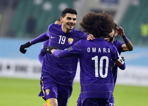 الأضواء تتجه نحو مارادونا في كأس الإمارات