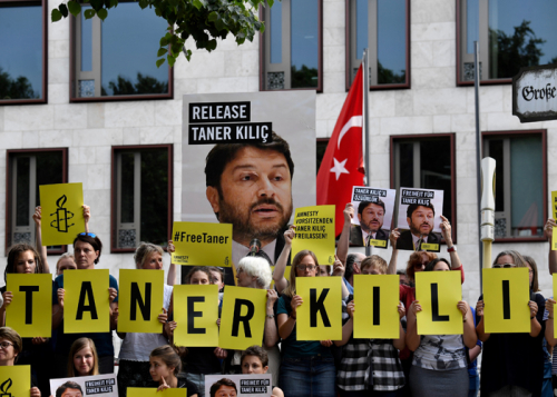 اعتقال رئيس منظمة العفو الدولية في تركيا بعد الإفراج عنه