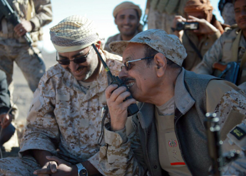 اليمن : الأحمر وبن دغر يقاتلان للتعلق بمنصبيهما في حكومة الشرعية اليمنية