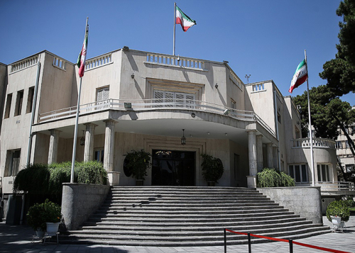 إيران : الأمن يطلق النار على رجل يحمل سيفا حاول اقتحام مقر رئاسة الجمهورية