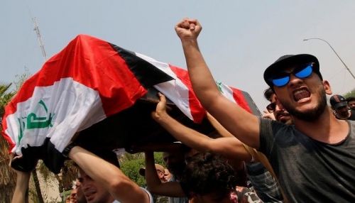 مليشيات إيران تشعل البصرة.. حظر تجوال وحرق مقر المحافظة