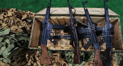 غريمان قديمان يلتقيان في سوريا (صورة)