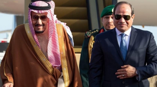 مصر : الملك سلمان يصل إلى شرم الشيخ والرئيس عبد الفتاح السيسي في مقدمة مستقبليه