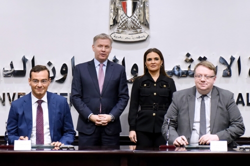 مصر : توقيع أتفاقيات إستثمارية بقيمة ١٨ مليون جنية