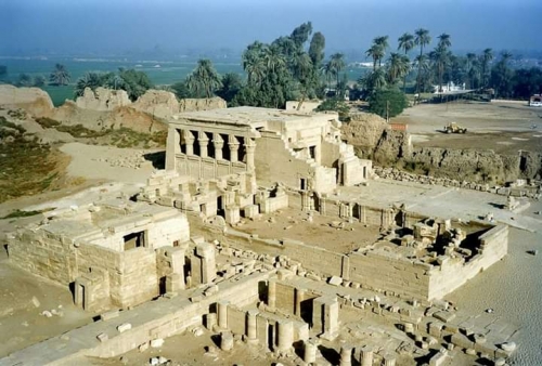  معبد "دندرة" آية في العمارة الفرعونية الرومانية (صور)