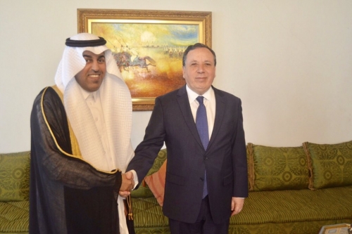 رئيس البرلمان العربي يجتمع مع وزير الشؤون الخارجية التونسي بمقر الجامعة العربية في القاهرة