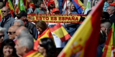 #برشلونة : مواجهات بين انفصاليين كاتالونيين# ومناصرين لحزب يميني قومي