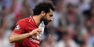 #مع الدقيقة 41 من الشوط الأول، توجه النجم المصري للإفطار..