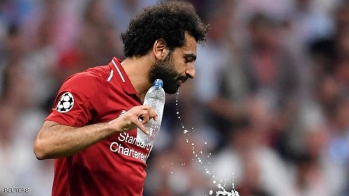 #مع الدقيقة 41 من الشوط الأول، توجه النجم المصري للإفطار..