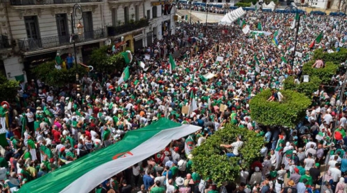 الجزائر: دعوة بن صالح إلى «الحوار» تلهب الحراك الشعبي