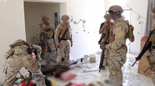 ( فيديو) القوات الخاصة السعودية تلقي القبض على أمير داعش في #اليمن الملقب بـ "أبو أسامة المهاجر"