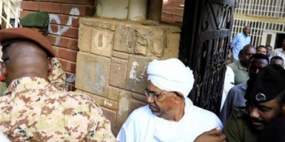 السودان ... الرئيس المعزول عمر البشير يمثل أمام القضاء لبدء محاكمته بتهمة الفساد