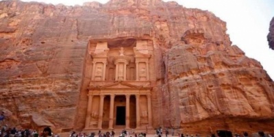 الأردن ... إطلاق نار على حافلة في البتراء ولا إصابات