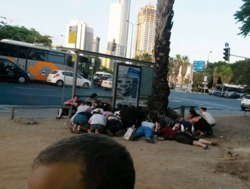 شوارع خاوية وصافرات تدوي ... الصواريخ الفلسطينية تشل تل أبيب