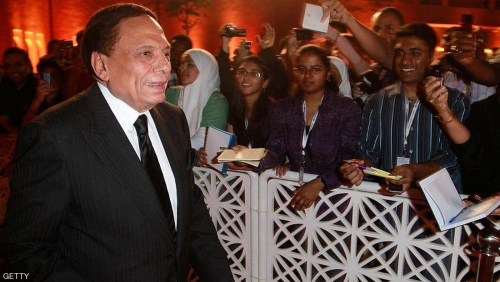 نقيب المهن التمثيلية المصرية يحسم حالة الزعيم عادل إمام