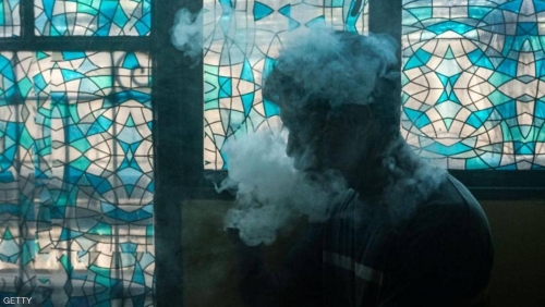 توعد مدخنيها ... رئيس الفلبين يحظر السجائر الإلكترونية