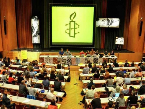 منظمة العفو الدولية توجه "اتهامات صارخة" إلى فيسبوك وغوغل