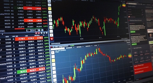  تفاصيل اتفاق التجارة .. أسهم أوروبا تتراجع مع ترقب المستثمرين