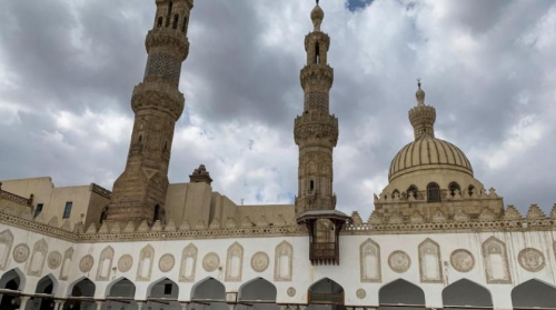 بسبب «كورونا» ... مصر تغلق المساجد والكنائس والمواقع الأثرية 