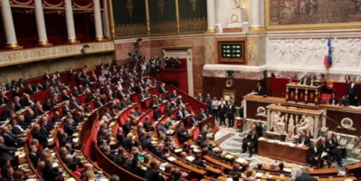 فرنسا .. حزب ماكرون يخسر غالبيته المطلقة في مجلس النواب بعد تشكيل كتلة جديدة