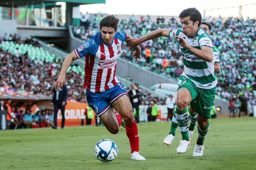 فيروس كورونا يصطاد 8 لاعبين من نادي سانتوس المكسيكي