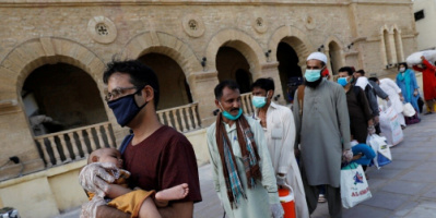 بعد رفع القيود .. ارتفاع الوفيات والإصابات بكورونا في باكستان 