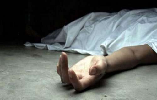 لإنهاء وباء كورونا .. كاهن يقطع رأس ضحية بشرية داخل معبد هندي 