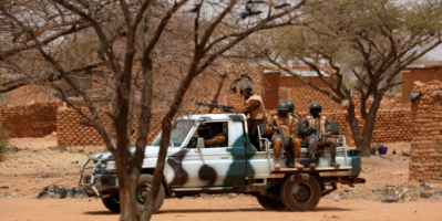 حكومة بوركينا فاسو تعلن مقتل 15 شخصا بهجوم مسلح على قافلة تجار شمال البلاد
