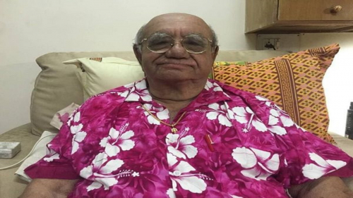 مات بالفيروس القاتل .. منجم هندي شهير توقع نهاية "كورونا" في مايو