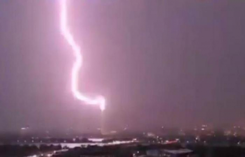 واشنطن .. إصابة عسكريين أمريكيين بصاعقة قرب البيت الأبيض