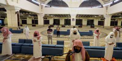 لمدة 10 دقائق .. السعودية تسمح بإقامة الخطب في المساجد