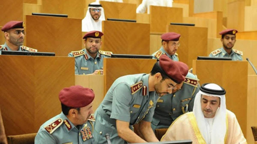 الإمارات تفكك شبكة تبتز الأشخاص بإيهامهم بأنهم مطلوبين لدى الأجهزة الأمنية