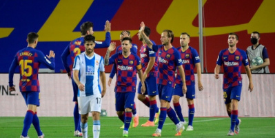 برشلونة يطيح بجاره إسبانيول من الليغا ويحتفظ هو ببصيص أمله في الدفاع عن اللقب