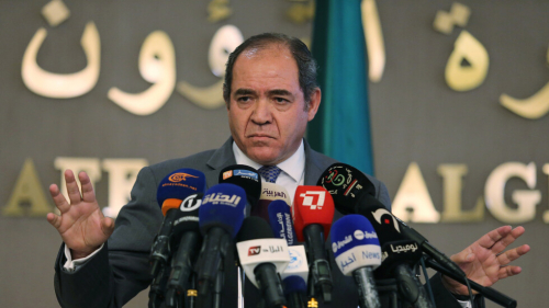 الجزائر تؤكد أنها على مسافة واحدة من الجميع بليبيا