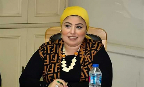 لبنى فتحي تطالب بمساندة البيئة في جهودها للحفاظ على الشواطئ والأماكن العامة من التلوث