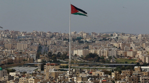 الأردن.. مدير خزينة بنك يحتال على مواطنين بملايين الدنانير ويغادر إلى دولة خليجية