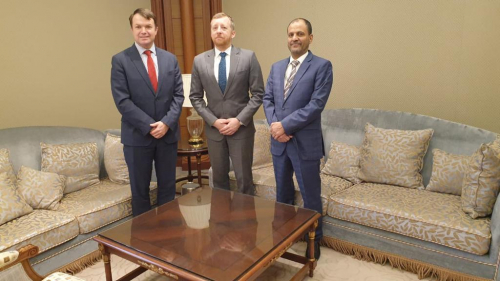 اللواء شلال شايع يستقبل نائب السفير الأمريكي والعقيد مارك وايتمان كبير ممثلي وزارة الدفاع الأمريكية