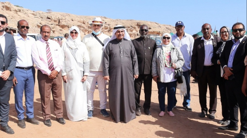رئيس البرلمان العربي يزور الأشقاء اليمنيين بمخيم أبخ للاجئين بجمهورية جيبوتي