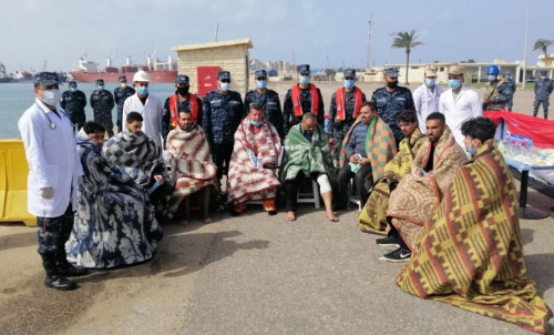 الجيش المصري ينقذ 7 سوريين ومصريين من الغرق وينتشل جثة فلسطيني
