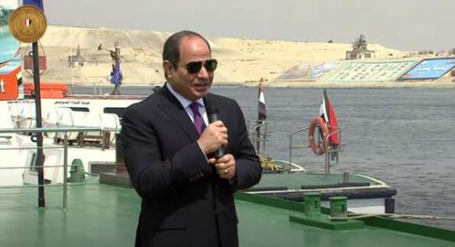 ‏السيسي يتفقد قناة السويس بعد يوم من استئناف الملاحة فيها