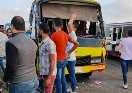 مصر.. مصرع 5 أشخاص وإصابة 16 آخرين في حادث سير على طريق سوهاج- البحر الأحمر