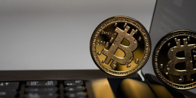 بعد تحذيرات أطلقتها الصين بشأن العملات الرقمية.. هبوط بنحو 20% لـ عملة "البيتكوين"