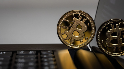 بعد تحذيرات أطلقتها الصين بشأن العملات الرقمية.. هبوط بنحو 20% لـ عملة "البيتكوين"
