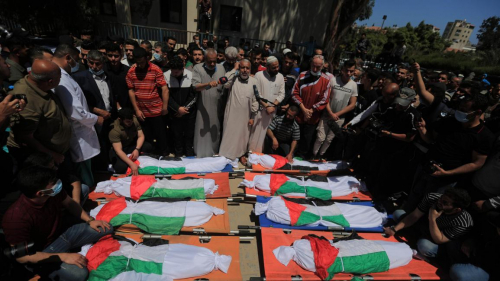 مجزرة جديدة للاحتلال في غزة.. قتل أباً من ذوي الإعاقة وزوجته الحامل وابنته بعد أن دك منزلهم