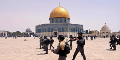 فلسطين .. قوات الاحتلال الإسرائيلي تقتحم الأقصى وتشدد حصار الشيخ جراح واندلاع مواجهات في الضفة الغربية