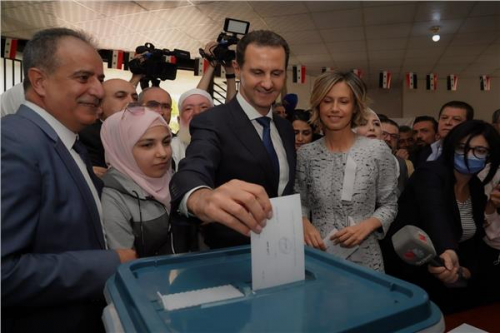 الأسد للغرب عقب الإدلاء بصوته في دوما: قيمة آرائكم عن الانتخابات السورية صفر